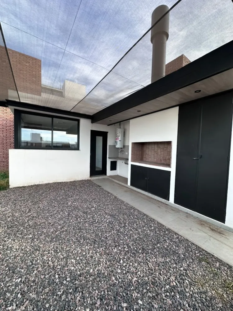 SE VENDE DUPLEX EN QUEBRADAS DE MANANTIALES