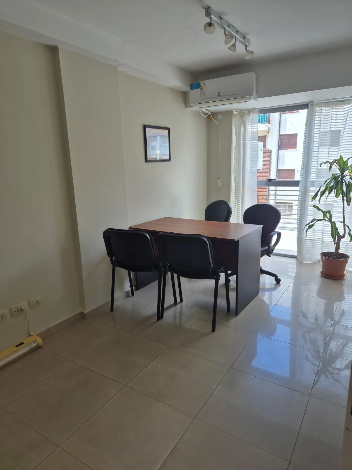 ALQUILER BOX OFICINA - ESPACIO DE TRABAJO PARA PROFESIONALES