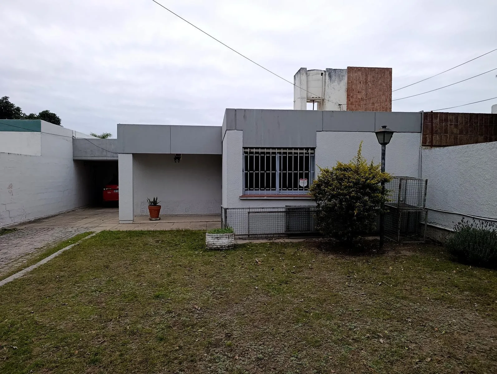 VENTA CASA 3 DORM COCHERA- CHATEU CARRERAS