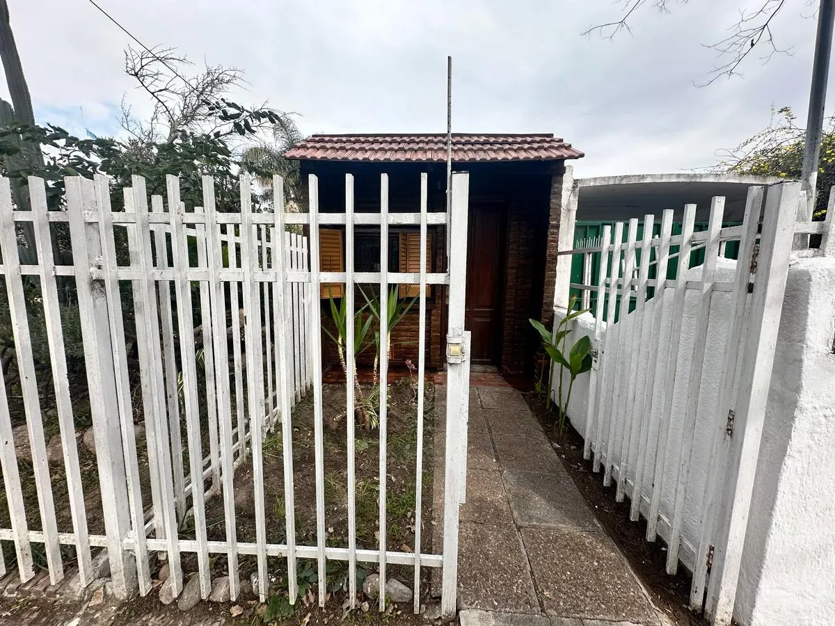 Monoambiente en Alquiler  Calle Douglas a metros de Av. Recta Martinolli