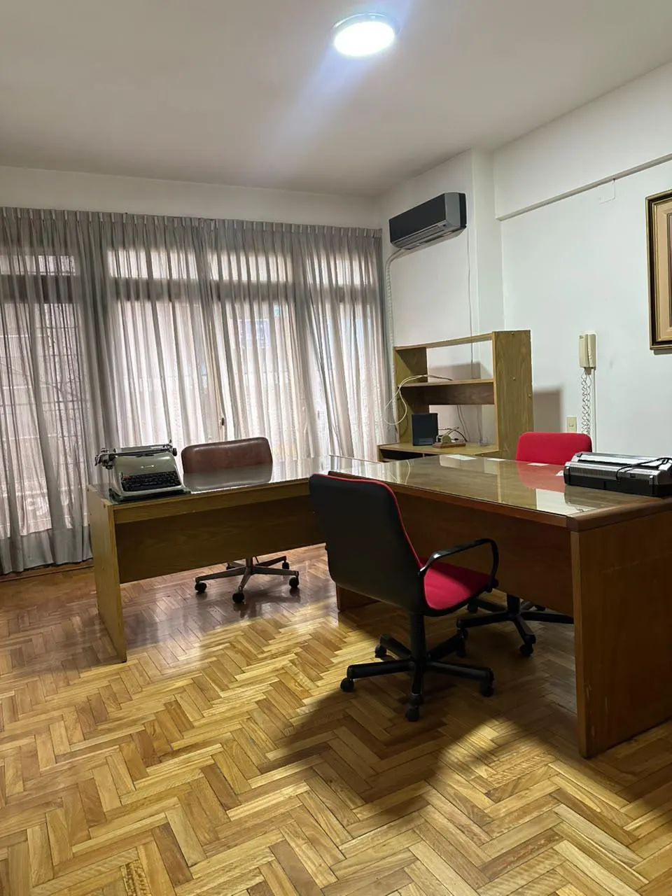 OFICINA AMOBLADA EN ALQUILER  YO VENTA