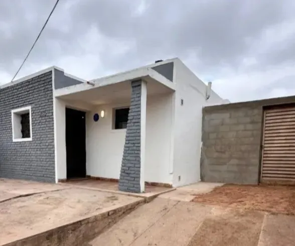 Casa 2 Dorm. B° Villa El Libertador