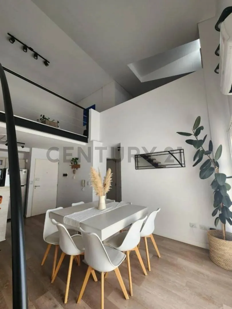 DEPARTAMENTO TIPO DÚPLEX DE CATEGORÍA EN ALTO ALBERDI sobre AV. Colón