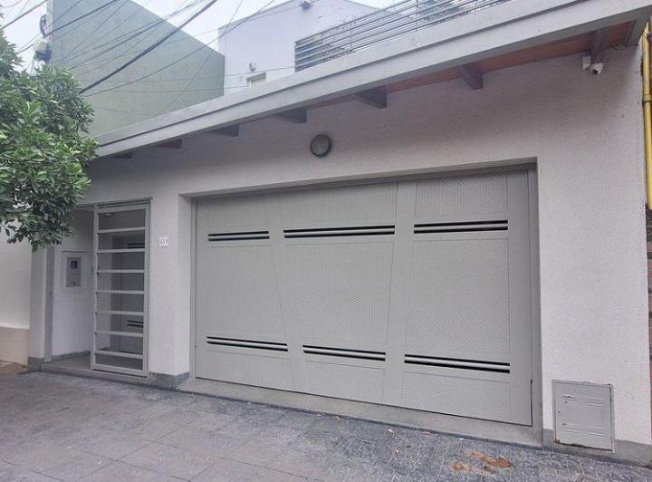 Casa · 300m² · 10 Ambientes · 1 Cochera