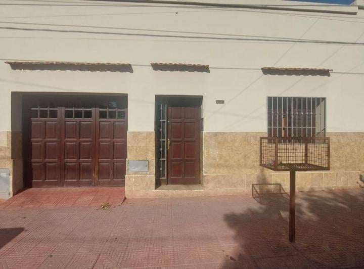 Casa · 190m² · 6 Ambientes · 1 Cochera
