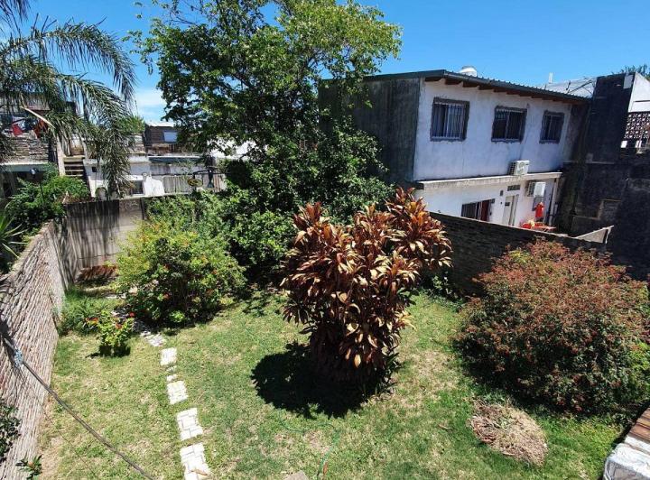 Casa · 90m² · 9 Ambientes · 1 Cochera