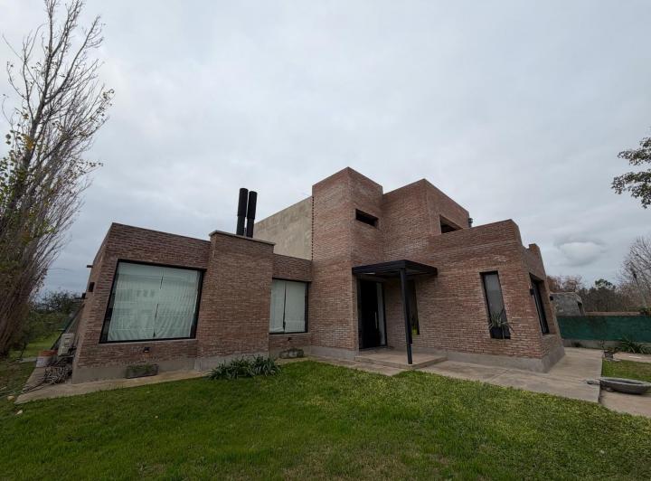 Casa · 130m² · 3 Ambientes · 1 Cochera