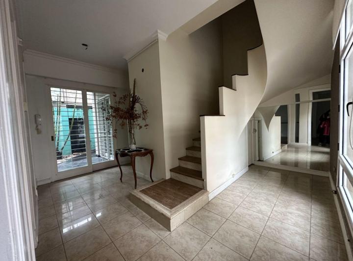 Casa · 140m² · 5 Ambientes · 1 Cochera