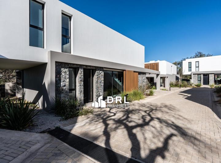 Casa · 228m² · 6 Ambientes · 2 Cocheras
