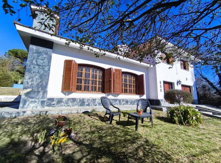 Casa · 236m² · 5 Ambientes · 2 Cocheras