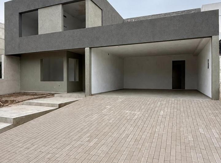 Casa · 250m² · 6 Ambientes · 2 Cocheras