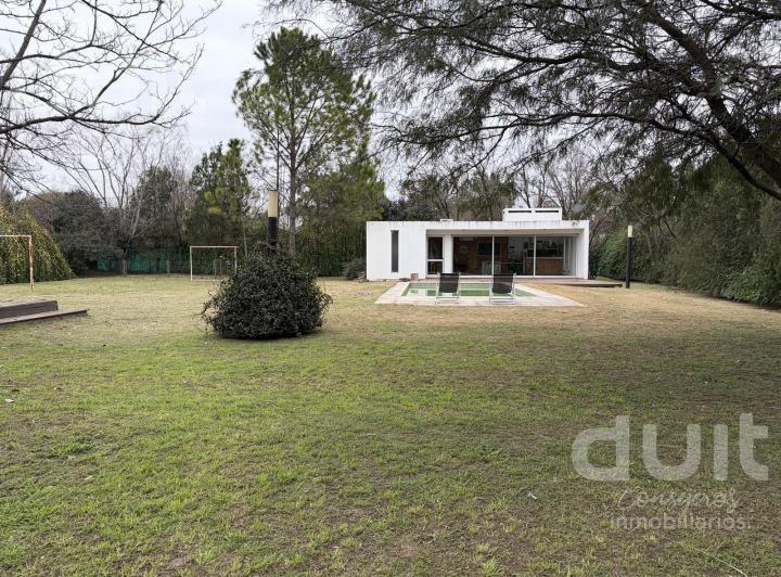 Casa · 367m² · 7 Ambientes · 2 Cocheras