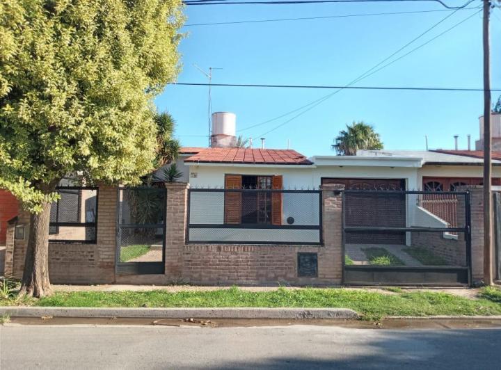 Casa · 82m² · 4 Ambientes · 1 Cochera