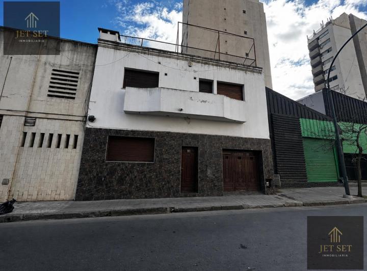 Casa · 235m² · 9 Ambientes
