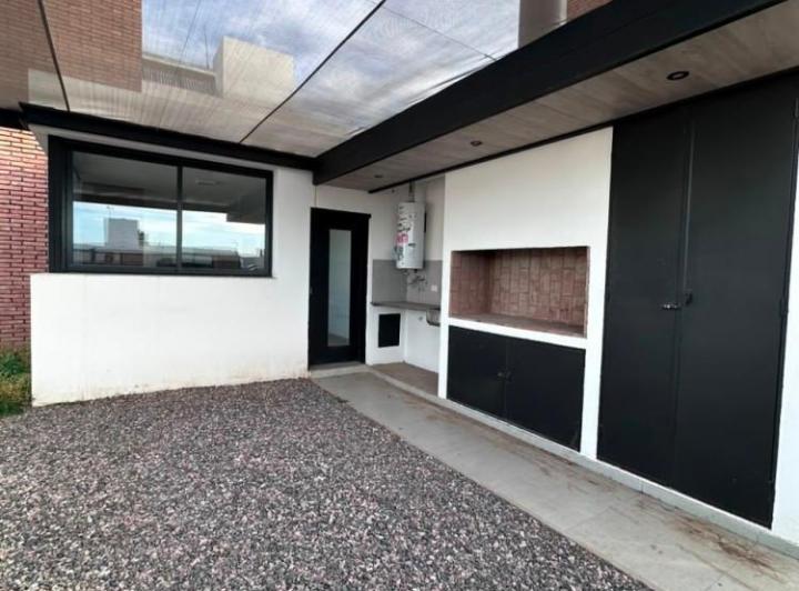 Casa · 100m² · 3 Ambientes · 2 Cocheras