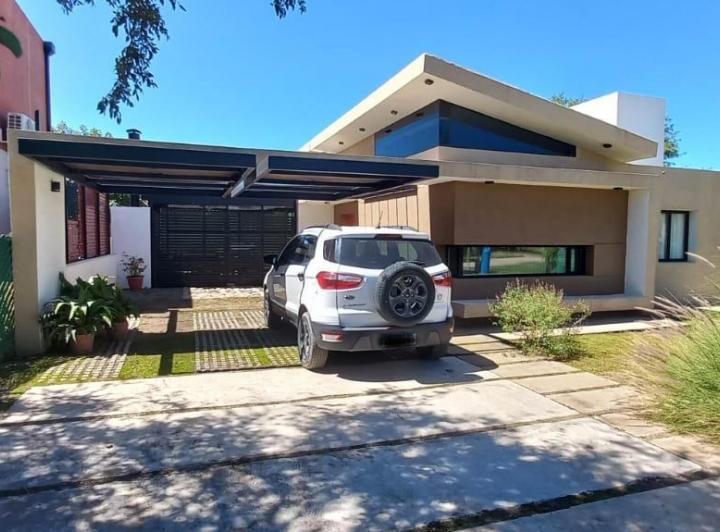 Casa · 130m² · 2 Dormitorios · 2 Cocheras