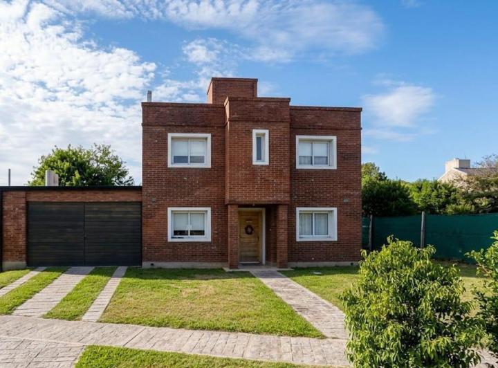 Casa · 150m² · 2 Ambientes · 2 Cocheras