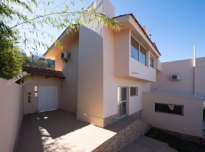 Casa · 390m² · 5 Ambientes · 2 Cocheras