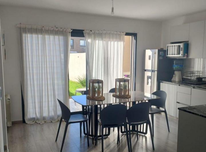 Casa · 160m² · 7 Ambientes · 2 Cocheras