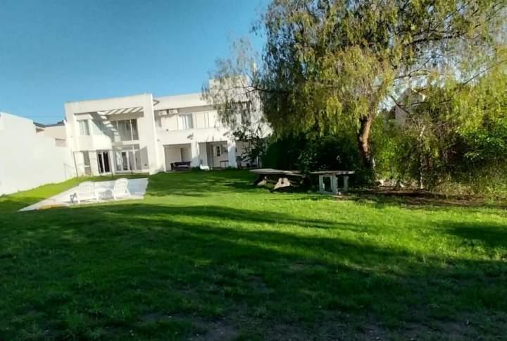 Casa · 380m² · 12 Ambientes