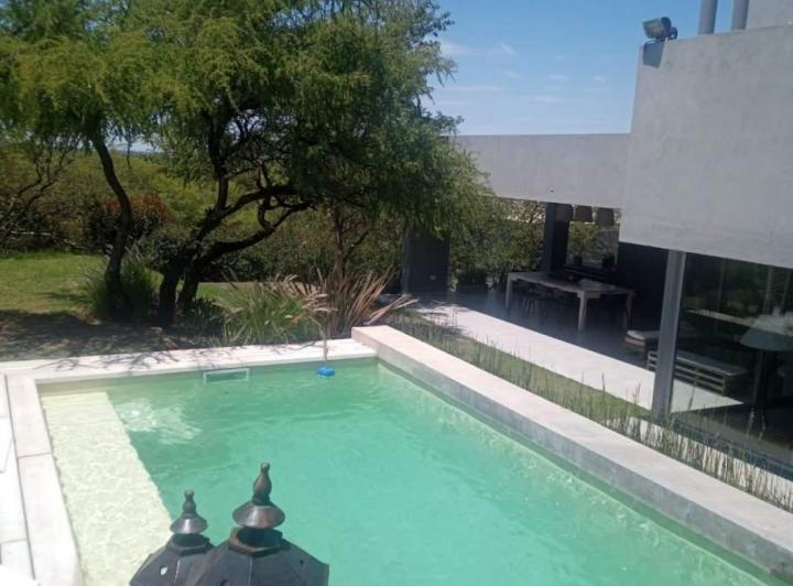 Casa · 350m² · 8 Ambientes
