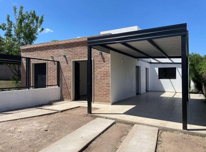 Casa · 90m² · 3 Ambientes · 2 Cocheras