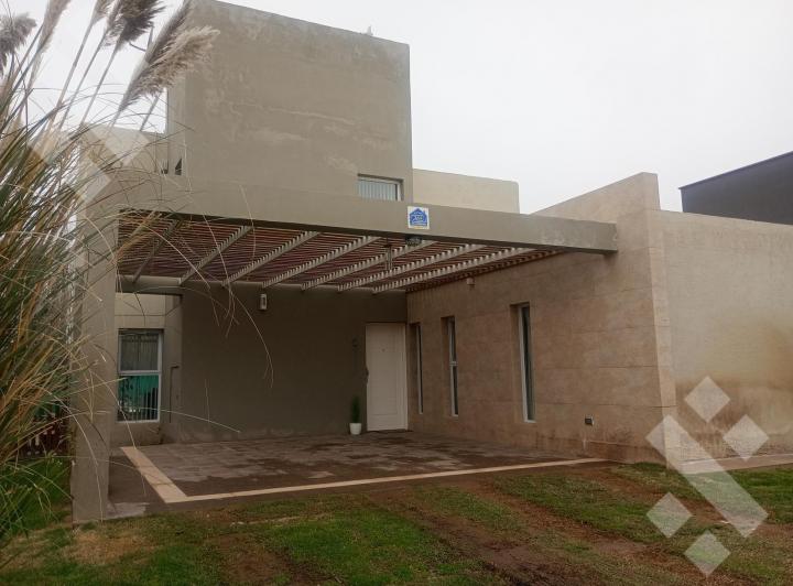 Casa · 172m² · 3 Dormitorios · 2 Cocheras