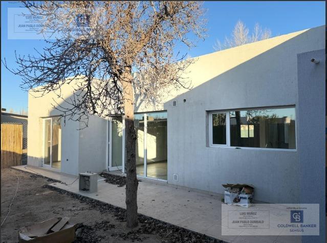Casa · 145m² · 5 Ambientes · 2 Cocheras