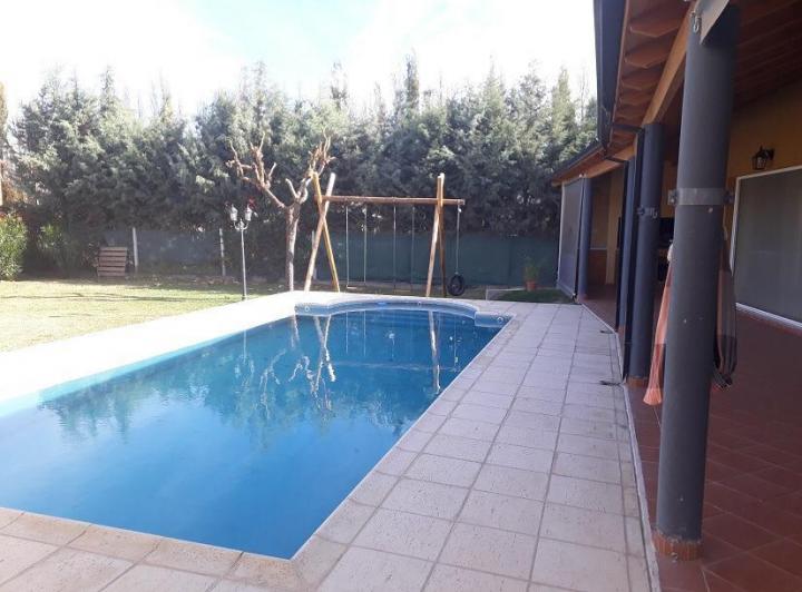 Casa · 300m² · 3 Dormitorios · 4 Cocheras