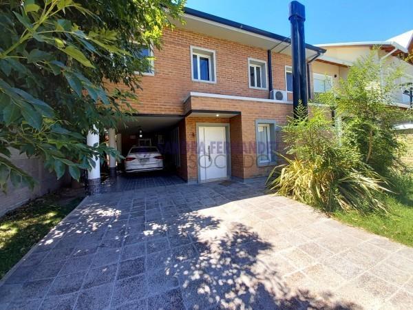 Casa · 275m² · 7 Ambientes · 1 Cochera