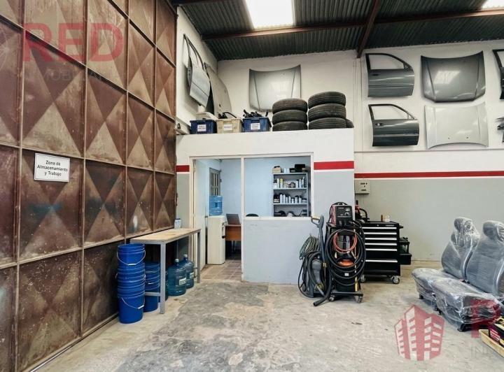 Bodega-Galpón · 575m² · 3 Ambientes