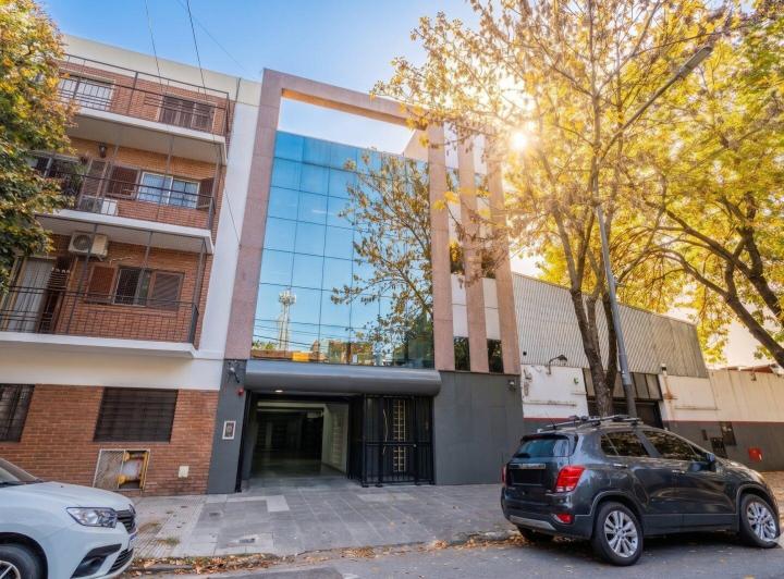 Terreno · 650m² · 5 Ambientes · 6 Cocheras