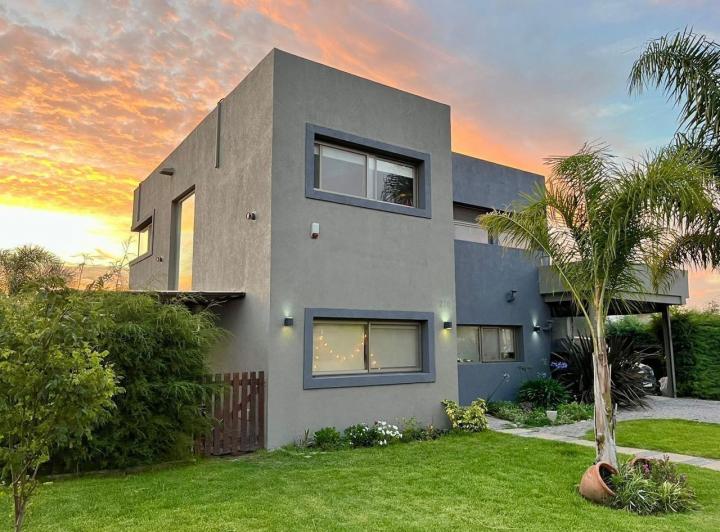 Casa · 200m² · 5 Ambientes