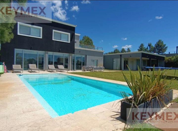 Casa · 600m² · 7 Ambientes · 7 Cocheras