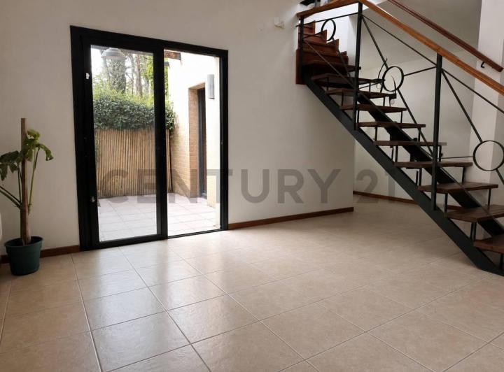 Casa · 85m² · 3 Ambientes · 1 Cochera