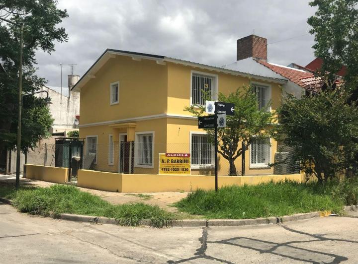 Casa · 200m² · 4 Ambientes · 2 Cocheras