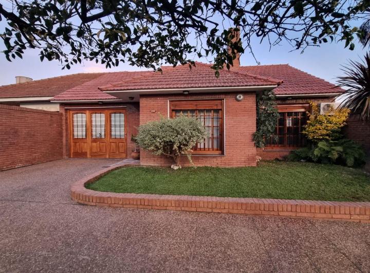 Casa · 120m² · 4 Ambientes · 1 Cochera