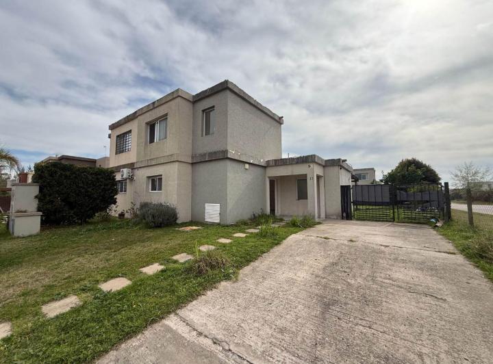Casa · 100m² · 4 Ambientes · 1 Cochera