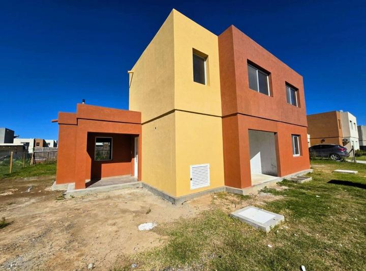 Casa · 100m² · 4 Ambientes · 1 Cochera