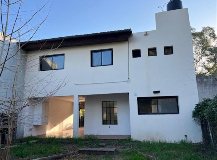 Casa · 140m² · 5 Ambientes