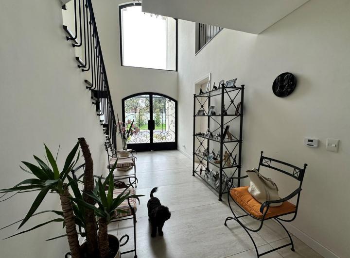 Casa · 300m² · 5 Ambientes · 1 Cochera