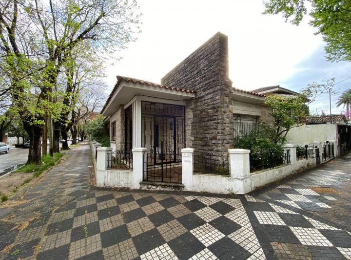 Casa · 1m² · 4 Ambientes · 1 Cochera