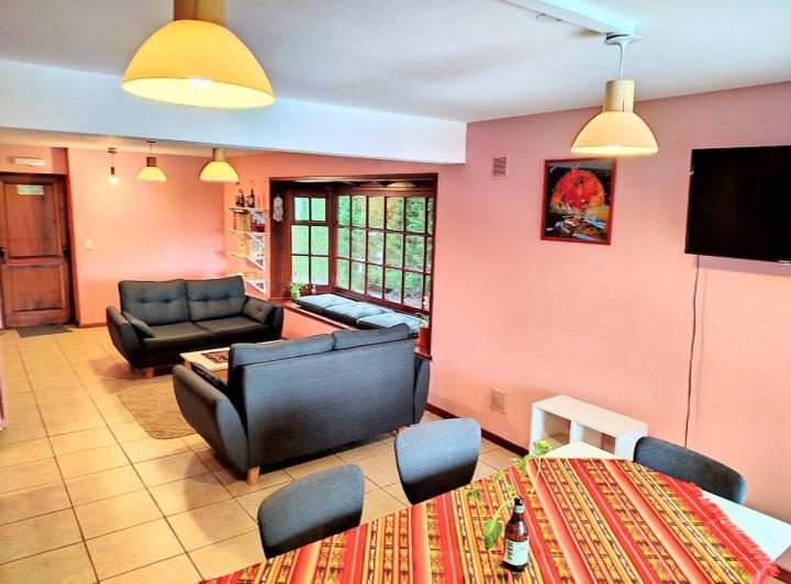 Casa · 250m² · 8 Ambientes · 1 Cochera