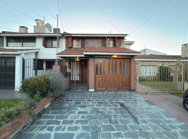 Casa · 94m² · 2 Dormitorios · 1 Cochera