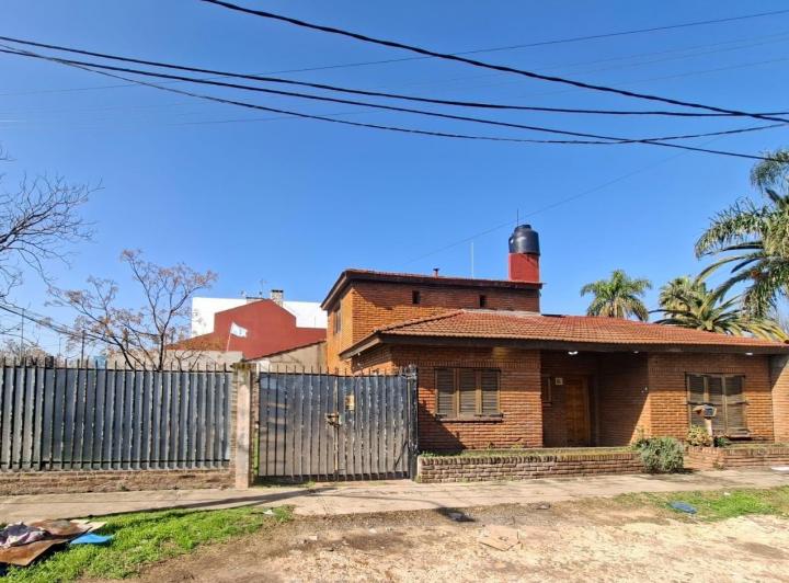 Casa · 100m² · 3 Dormitorios · 5 Cocheras