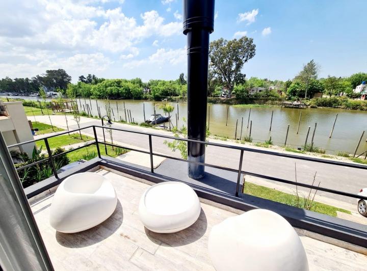 Casa · 110m² · 6 Ambientes · 3 Cocheras