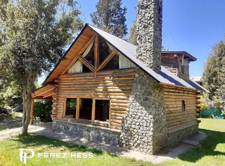 Casa · 400m² · 3 Ambientes · 1 Cochera