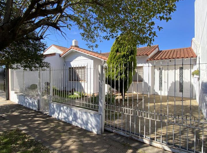 Casa · 90m² · 3 Ambientes · 2 Cocheras
