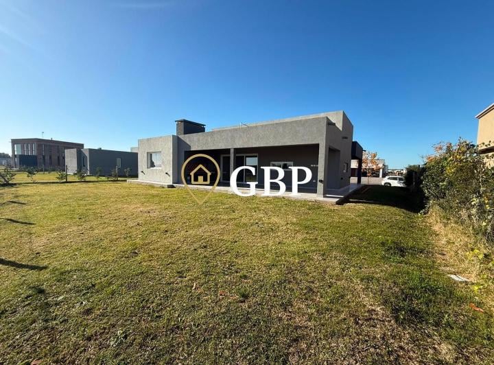 Casa · 227m² · 5 Ambientes · 1 Cochera