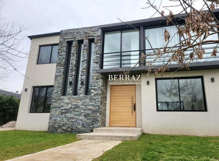 Casa · 215m² · 5 Ambientes · 2 Cocheras